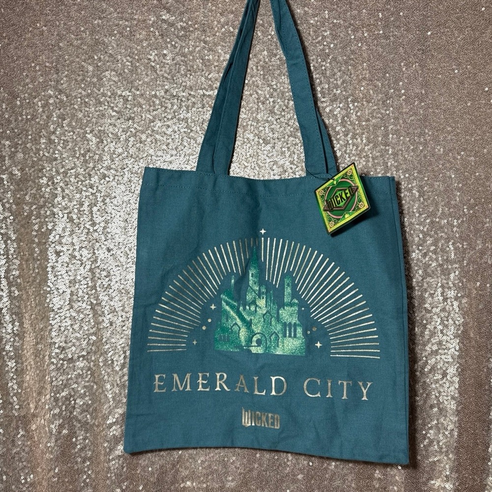 Wicked Movie Merchandise Bundle Glinda Squishmallow Tote Lunchbox Blanket Book - Picture 4 of 12